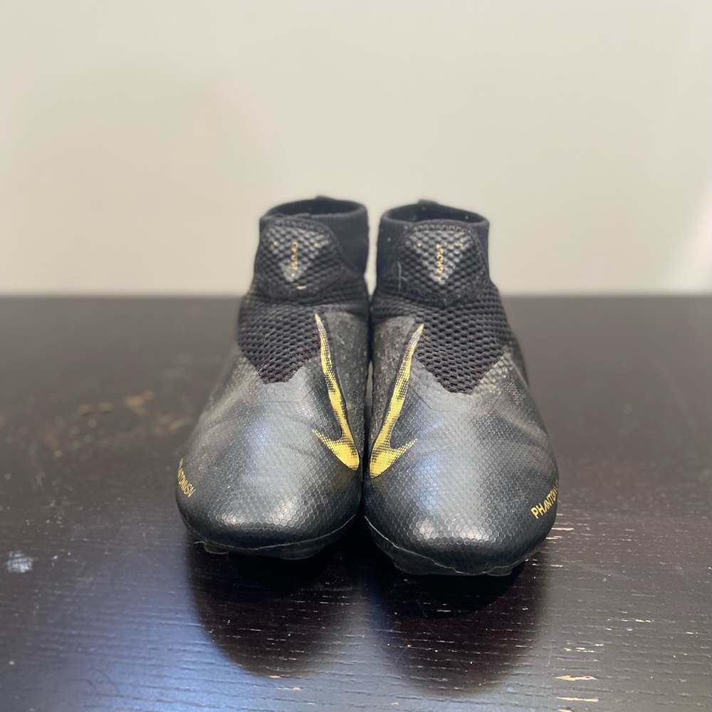 Nike Phantom VSN slip on cleats